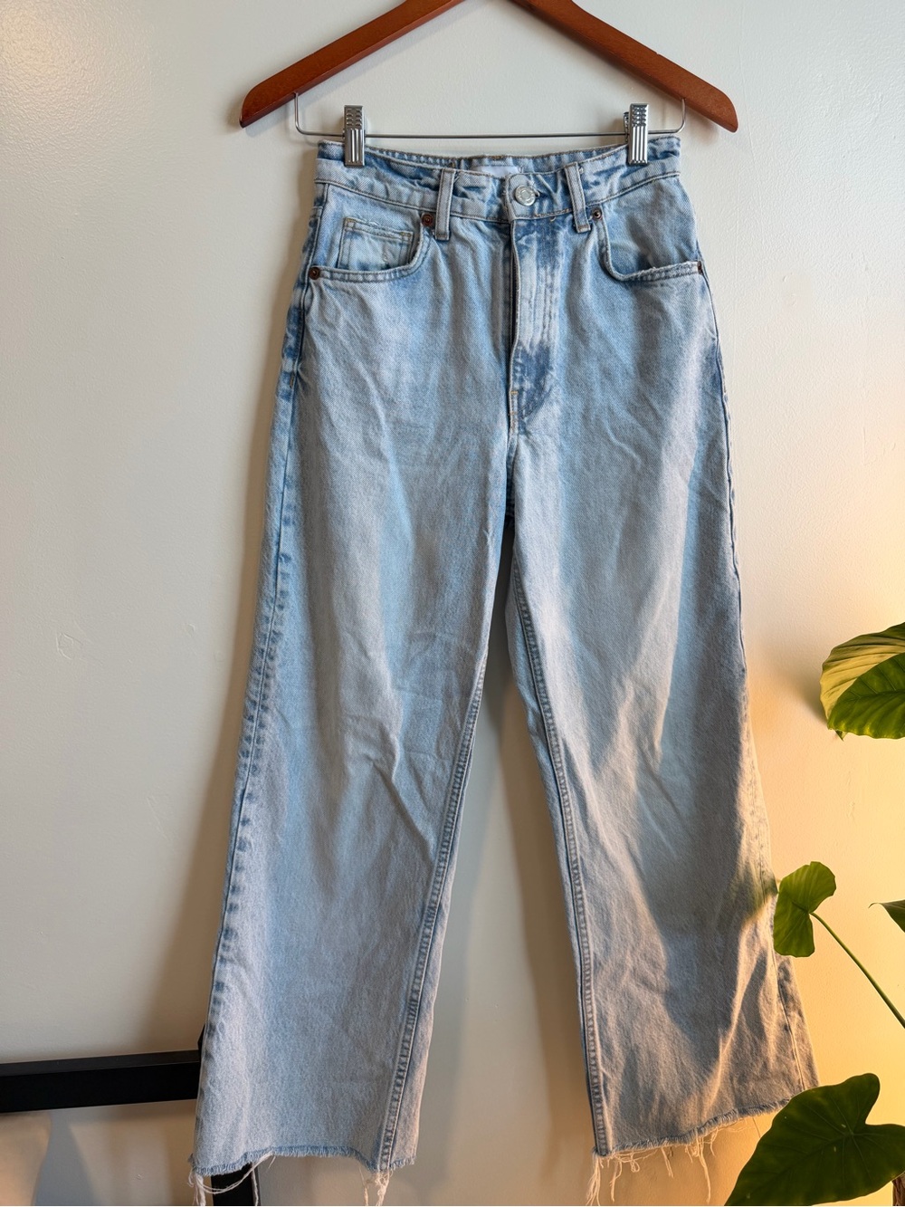 Zara Light Wash Wide Leg high rise Women's Jeans Light Blue 2